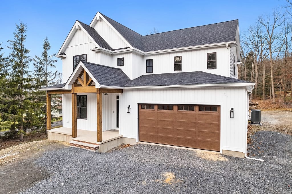Modern Farmhouse garage